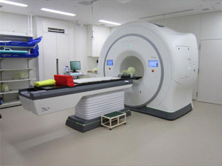 がんセンターの放射線治療（リニアック）装置の写真2